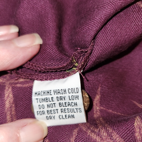 Tommy Bahama 100% Silk Deep Magenta/Burgundy Tropical Print Shirt Size L Light - Picture 11 of 12